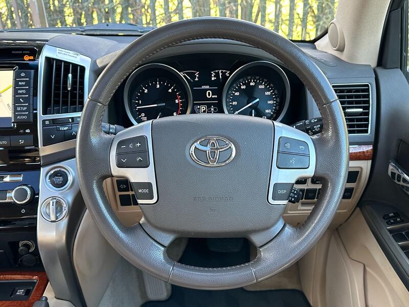 TOYOTA LAND CRUISER 4.5 D-4D V8  2015