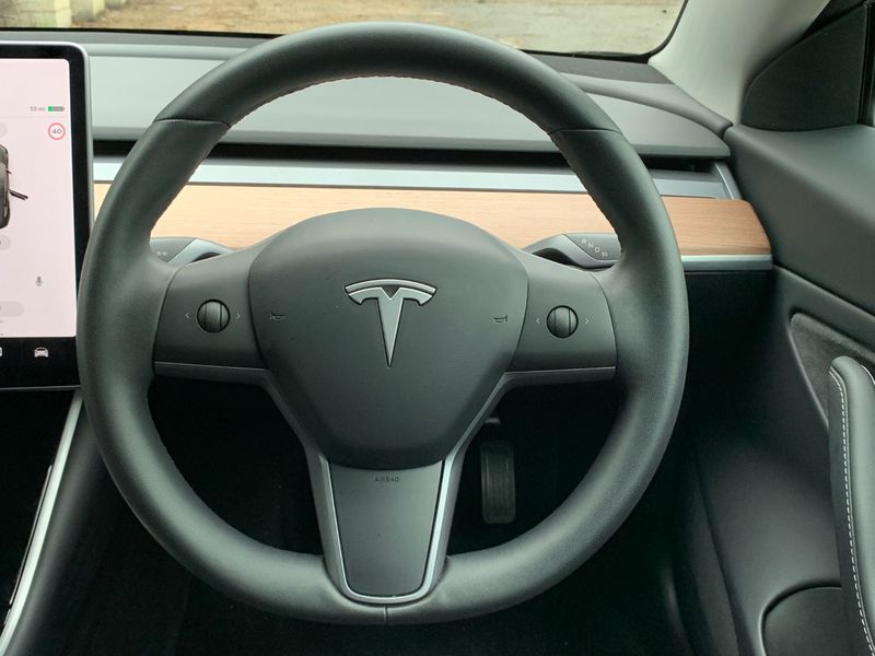 TESLA MODEL 3 Standard Range Plus 2020