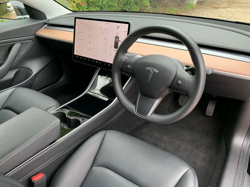 TESLA MODEL 3 Standard Range Plus 2020