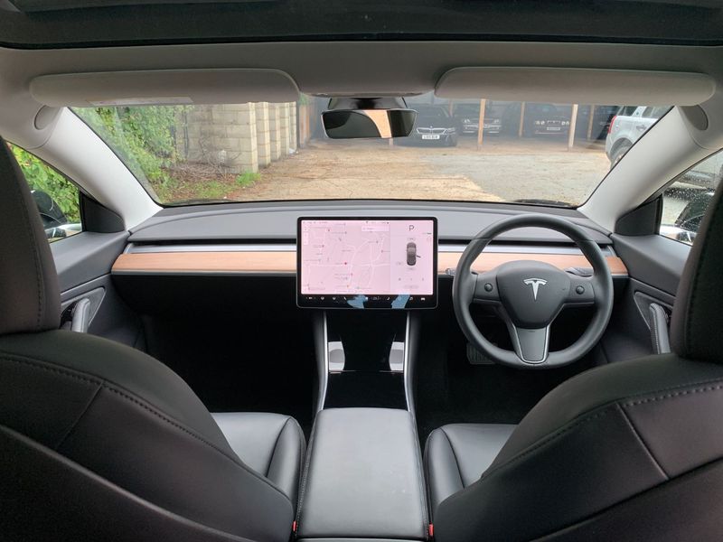 TESLA MODEL 3 Standard Range Plus 2020