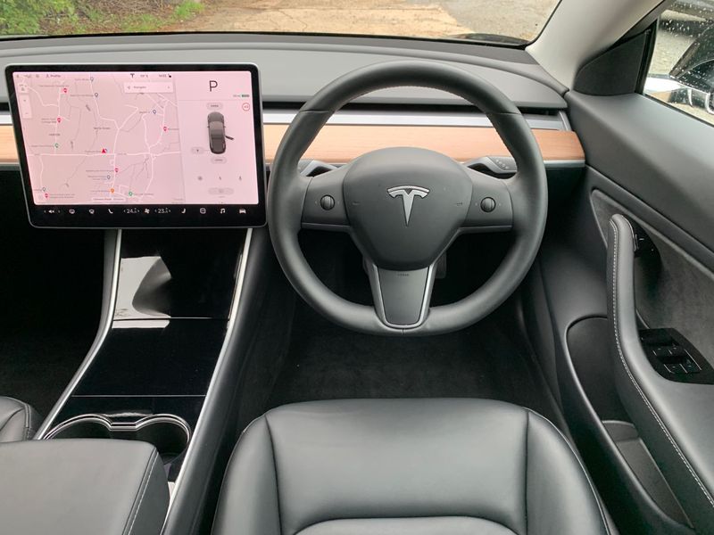 TESLA MODEL 3 Standard Range Plus 2020