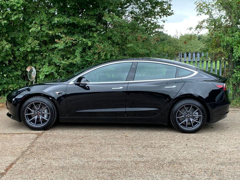 TESLA MODEL 3 Standard Range Plus 2020