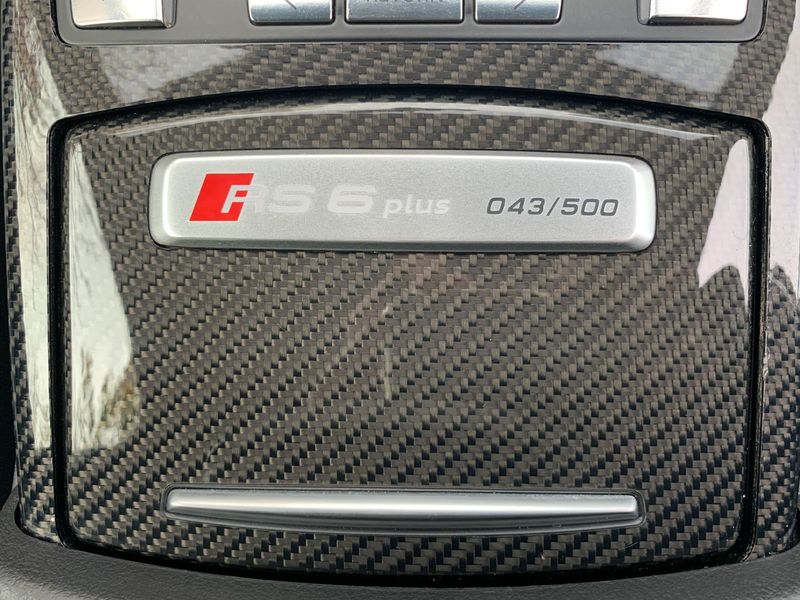 AUDI RS6 Plus Avant 5.0 TFSI V10 2010