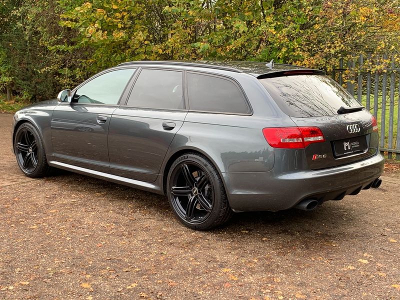 AUDI RS6 Plus Avant 5.0 TFSI V10 2010