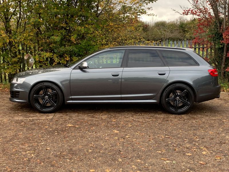 AUDI RS6 Plus Avant 5.0 TFSI V10 2010