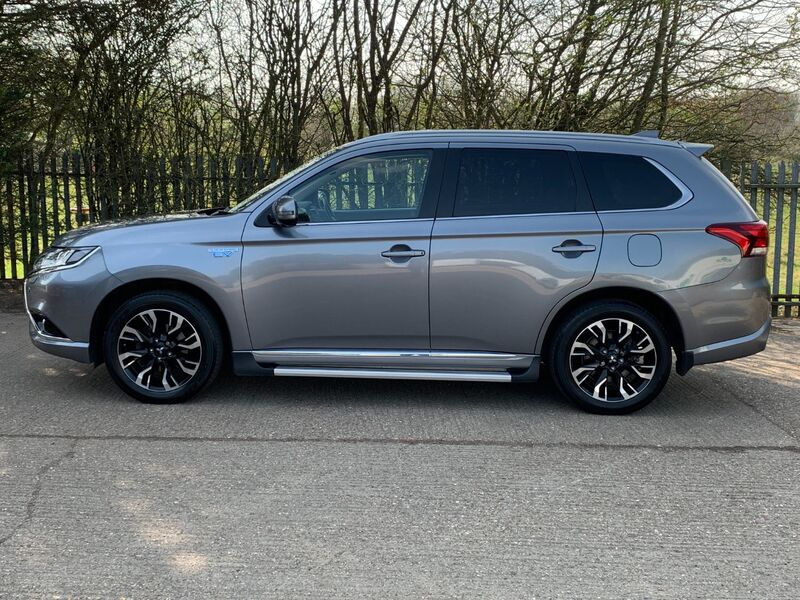 MITSUBISHI OUTLANDER 2.0h 12kWh 5hs CVT 4WD 2017