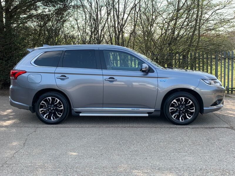 MITSUBISHI OUTLANDER 2.0h 12kWh 5hs CVT 4WD 2017