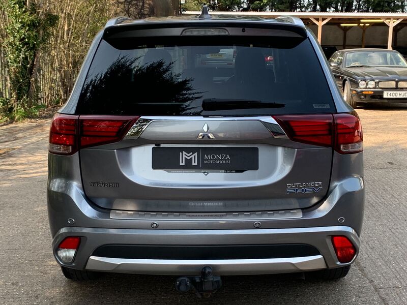 MITSUBISHI OUTLANDER 2.0h 12kWh 5hs CVT 4WD 2017