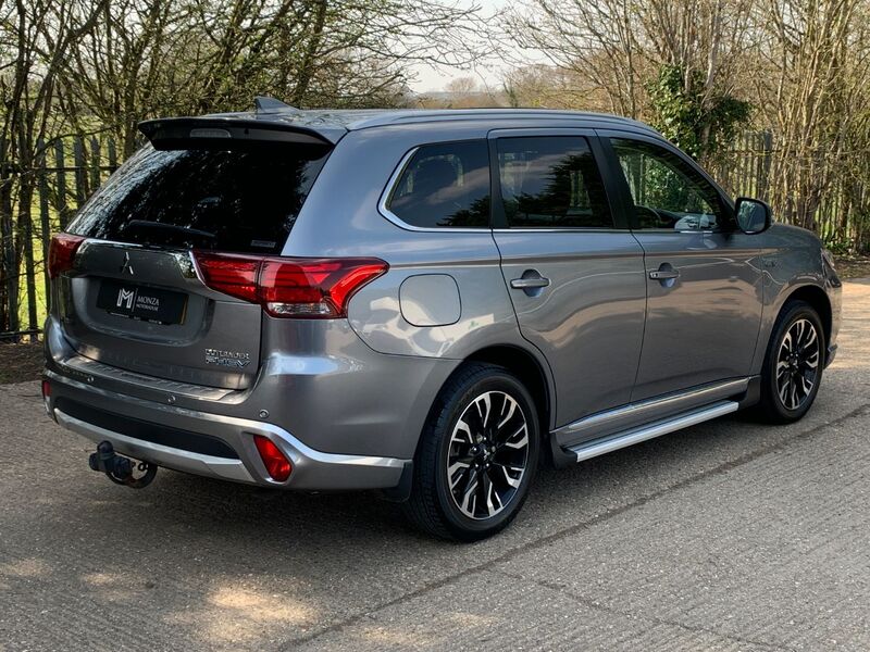 MITSUBISHI OUTLANDER 2.0h 12kWh 5hs CVT 4WD 2017