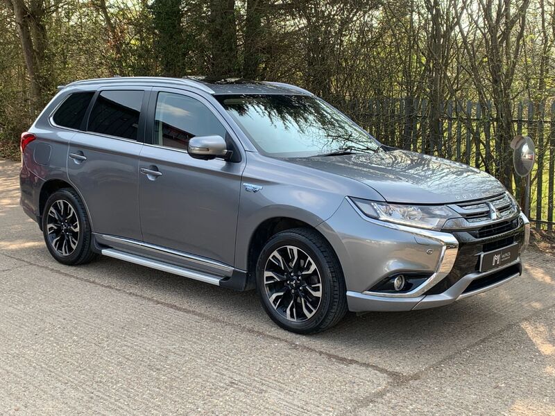 MITSUBISHI OUTLANDER 2.0h 12kWh 5hs CVT 4WD 2017